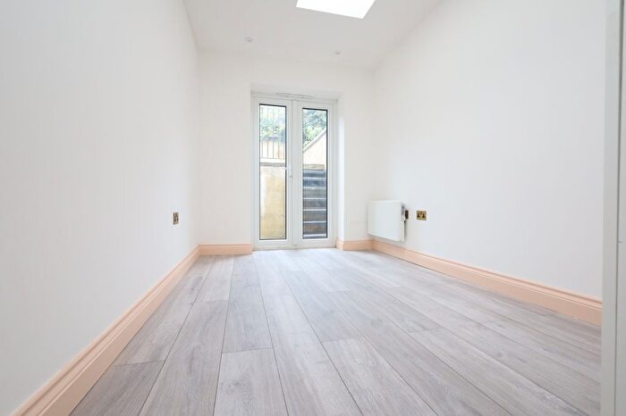 Studio To Rent In Blackstock Road, London, N4