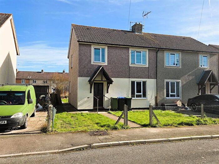 3 Bedroom Semi Detached House For Sale In Bishop Road, Calne, SN11