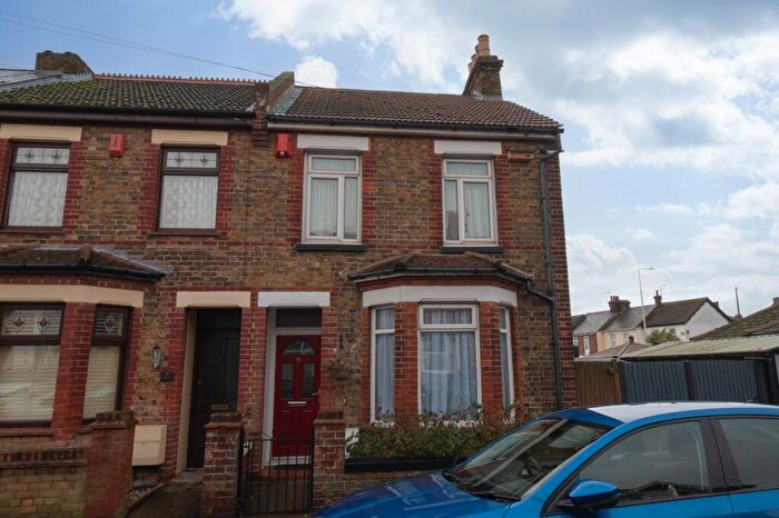 3 Bedroom End Of Terrace House For Sale In Muir Road, Ramsgate, Kent, CT11