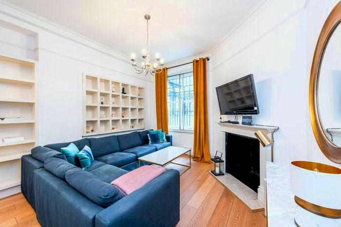2 Bedroom Flat To Rent In Old Brompton Road, Earls Court, London, SW5