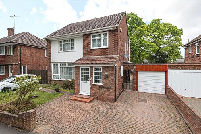 4 Bedroom Detached House To Rent In Woking, Surrey, GU22