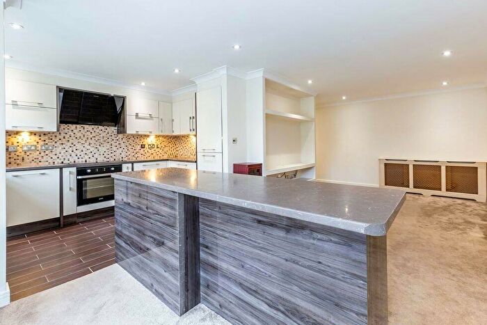 2 Bedroom Flat To Rent In Osier Crescent, Muswell Hill, N10