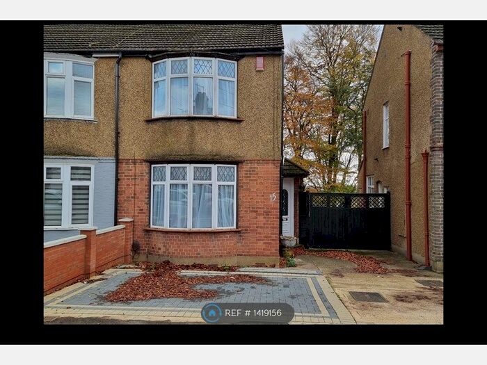 2 Bedroom Semi-Detached House To Rent In Sunridge Avenue, Luton, LU2