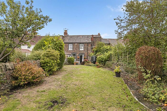 3 Bedroom Cottage For Sale In Bristol Road, Hambrook, Bristol, BS16