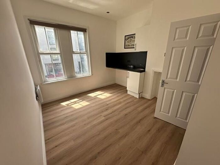 Studio To Rent In Harrow Road, London, W10