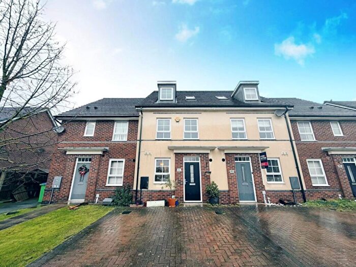 4 Bedroom Town House For Sale In Omrod Road, Heywood, Greater Manchester, OL10