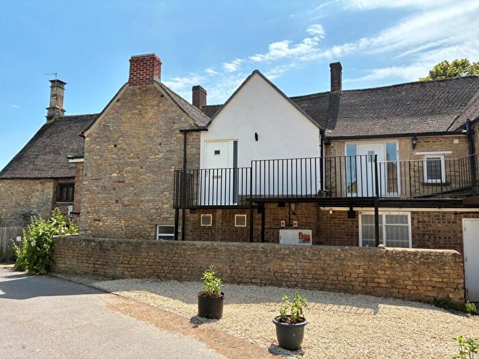 3 Bedroom Flat To Rent In Corn Street, Witney, OX28