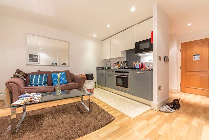 1 Bedroom Flat To Rent In Kestrel House, London, SW8