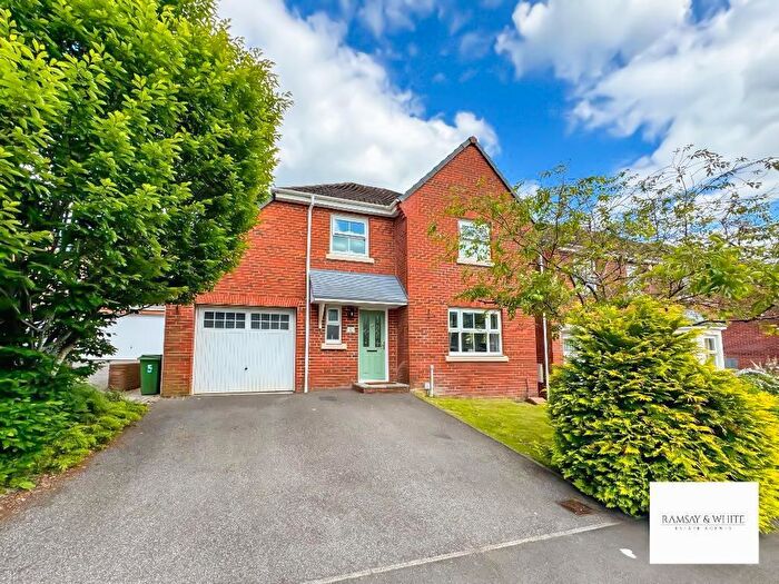 4 Bedroom Detached House For Sale In Heol-Y-Deri, Aberdare, CF44