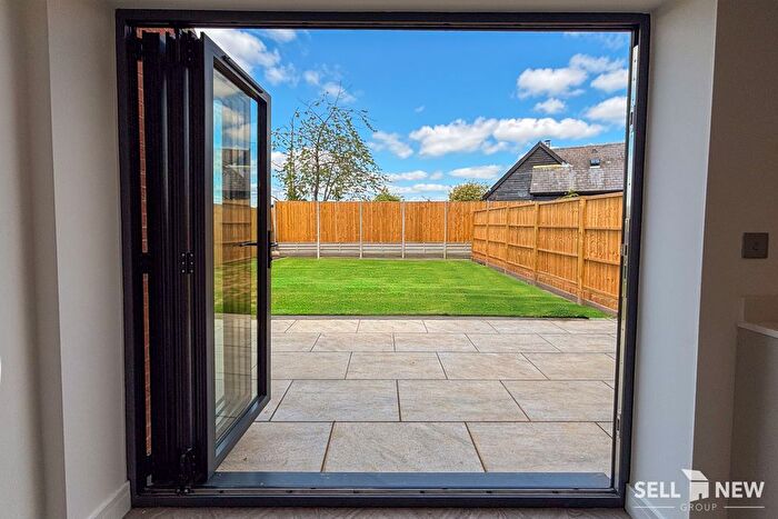 3 Bedroom End Terrace House For Sale In Luton Road, Hitchin, SG5
