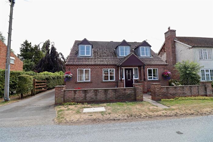 4 Bedroom Detached House For Sale In Main Street, Ellerton, York, YO42