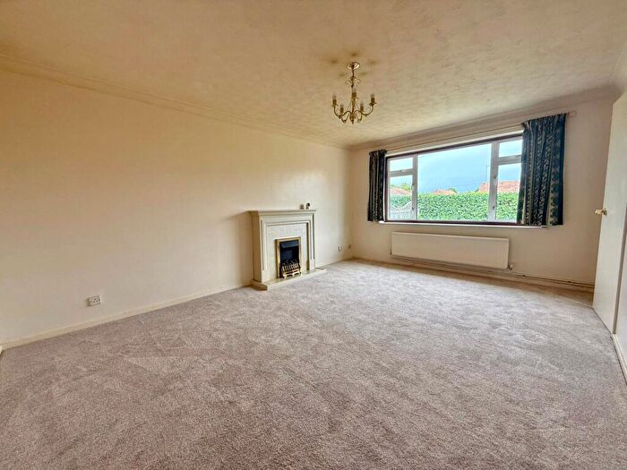 2 Bedroom Bungalow For Sale In Swallow Drive, Milford On Sea, Lymington, Hampshire, SO41