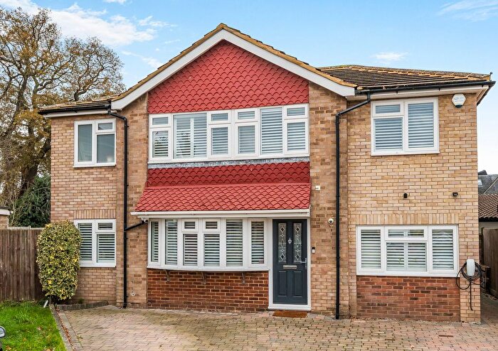 4 Bedroom Detached House For Sale In Poplar Crescent, Epsom, KT19