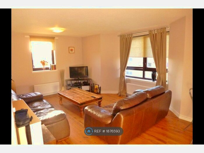 2 Bedroom Flat To Rent In Middlesex Gardens, Glasgow, G41