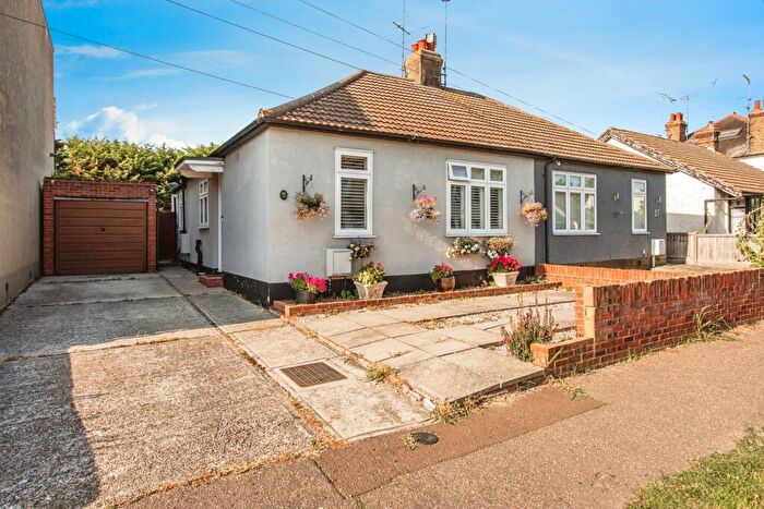 2 Bedroom Bungalow For Sale In Eastcote Grove, Southend-on-Sea, Essex, SS2