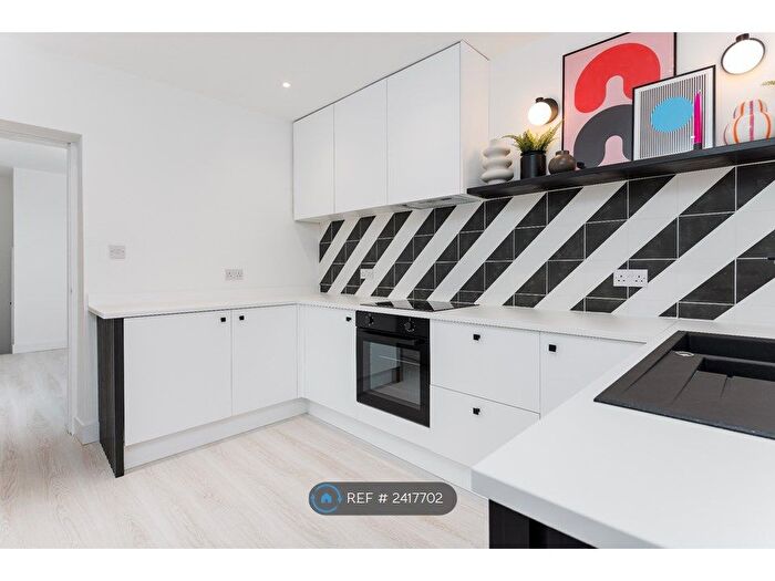 2 Bedroom Flat To Rent In Aigburth Road, Liverpool, L19