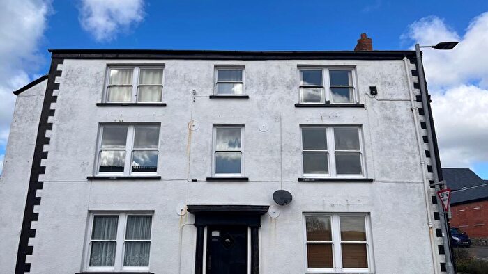 2 Bedroom Flat To Rent In Well Street, Torrington, Devon, EX38
