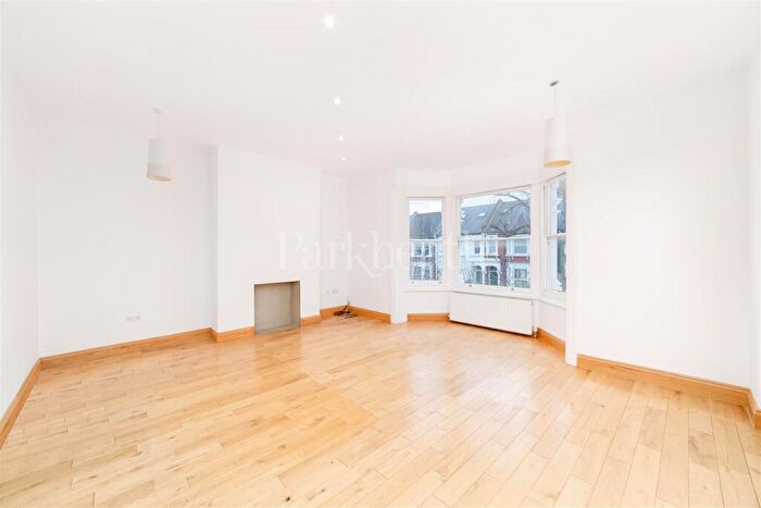 3 Bedroom Flat To Rent In Hillfield Road, West Hampstead, NW6