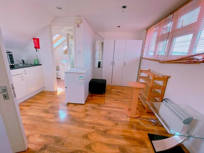 Studio To Rent In Lady Margartet Road, Southall, UB1