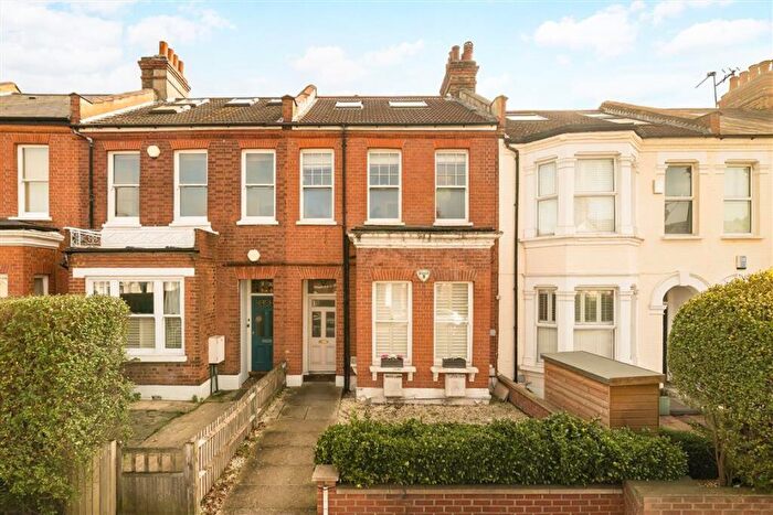 3 Bedroom Flat For Sale In Cavendish Road, Clapham, SW12