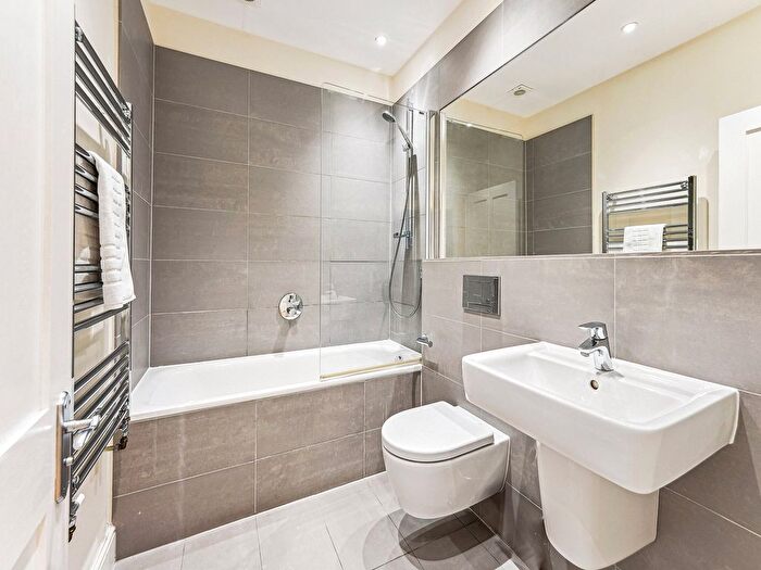 1 Bedroom Flat To Rent In Hamlet Gardens, King Street, W6