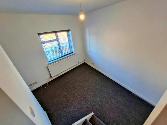 1 Bedroom Flat To Rent In Frien Barnet Lane, London, N20