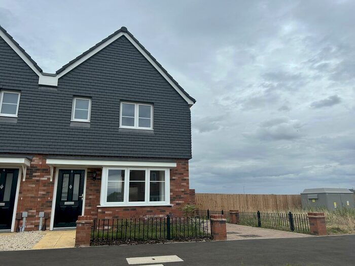 3 Bedroom House To Rent In Sparrowhawk Crescent, Northampton, NN4