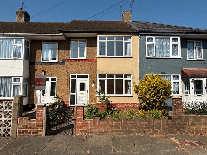 3 Bedroom Property To Rent In Stanford Gardens, South Ockendon, RM15