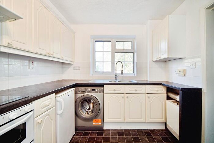 2 Bedroom Flat For Sale In Crofton Way, Enfield, EN2