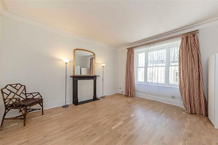 4 Bedroom Flat To Rent In Queen's Gate, South Kensington, SW7
