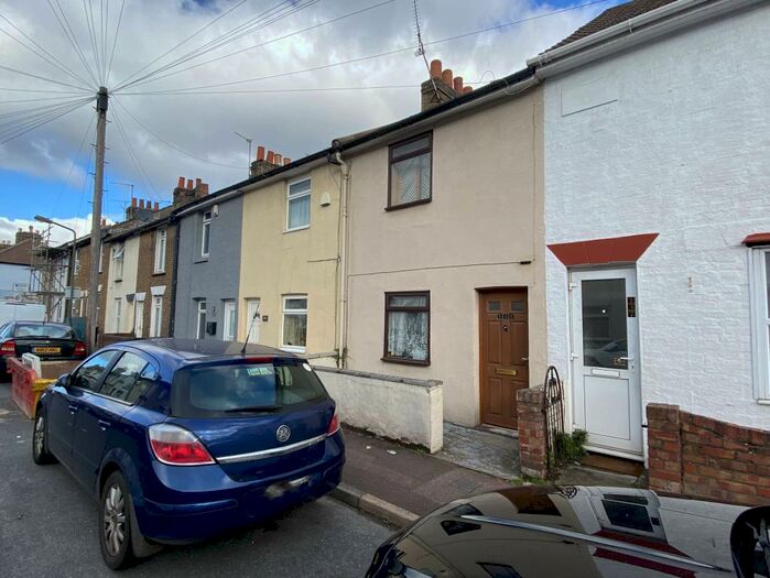 2 Bedroom Terraced House To Rent In Thorold Road, Chatham, ME5
