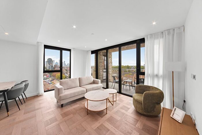 3 Bedroom Flat To Rent In Boxwood Gardens, London Dock, E1W