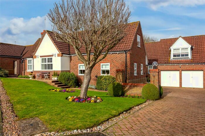 4 Bedroom Detached House For Sale In Trailly Close, Yielden, Bedford, Bedfordshire, MK44