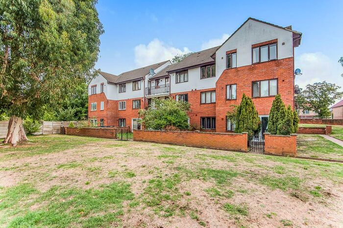 2 Bedroom Flat To Rent In Kingfisher Court, Whitton Road, Hounslow, Middlesex, TW3