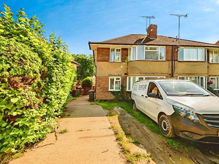 2 Bedroom Maisonette For Sale In Adelphi Gardens, Slough, SL1