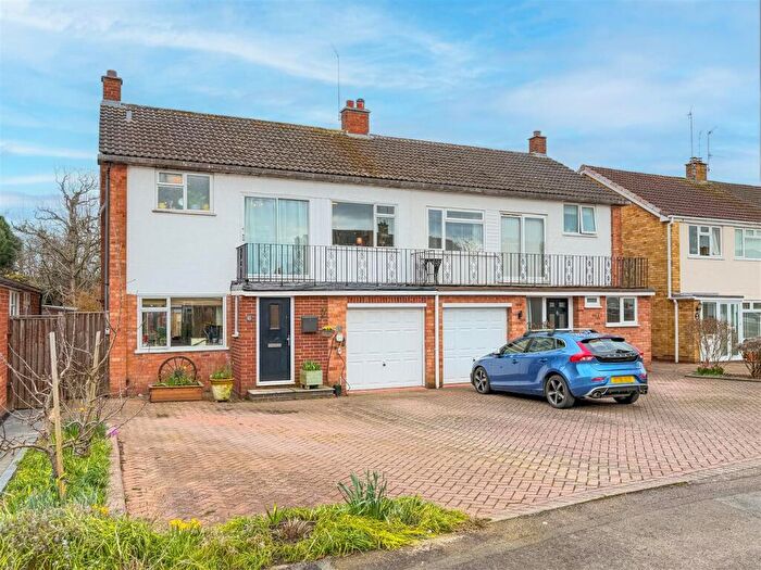 3 Bedroom Semi Detached House For Sale In Foxes Way, Warwick, CV34