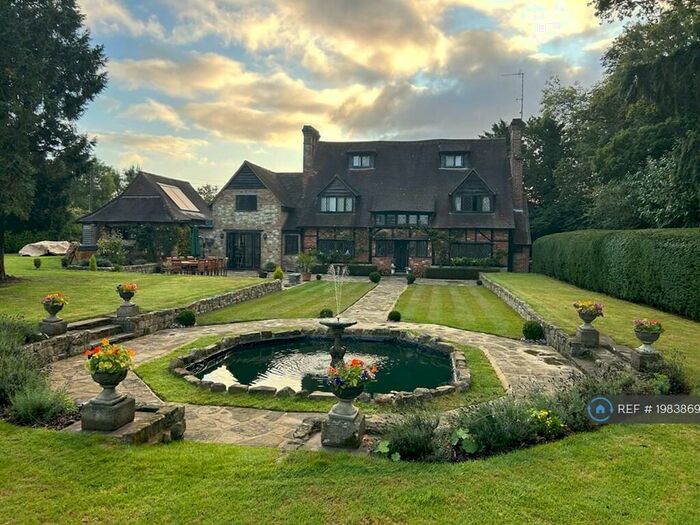 Studio To Rent In Meath Green Lane, Horley, RH6