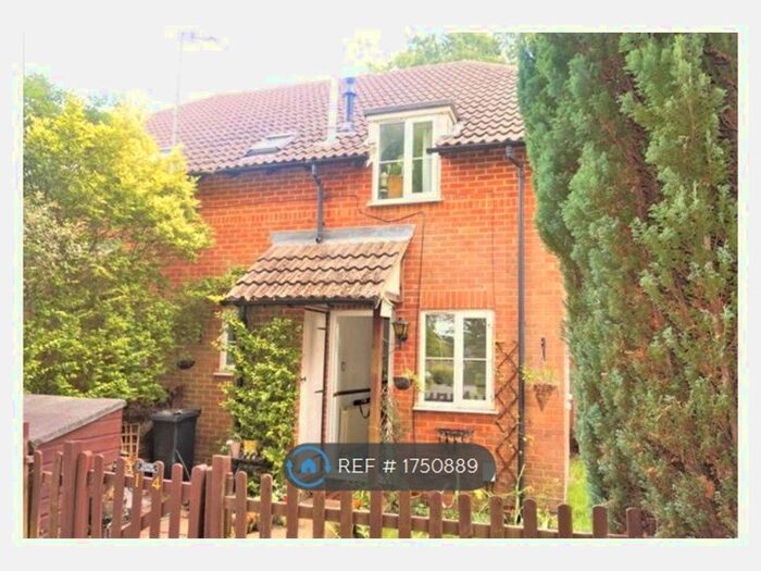 1 Bedroom Terraced House To Rent In Hawkwell, Church Crookham, GU52