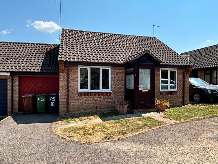 2 Bedroom Detached Bungalow For Sale In Hoylake Drive, Farcet, Peterborough, PE7