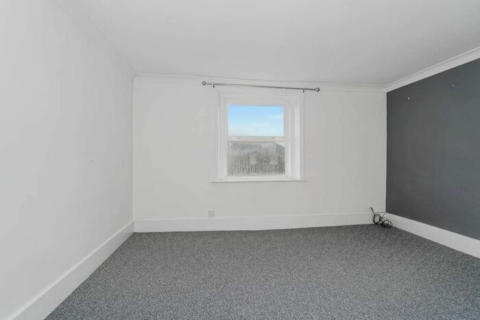 2 Bedroom Flat For Sale In Chandos Square, Sandringham Court, Broadstairs, Kent, CT10