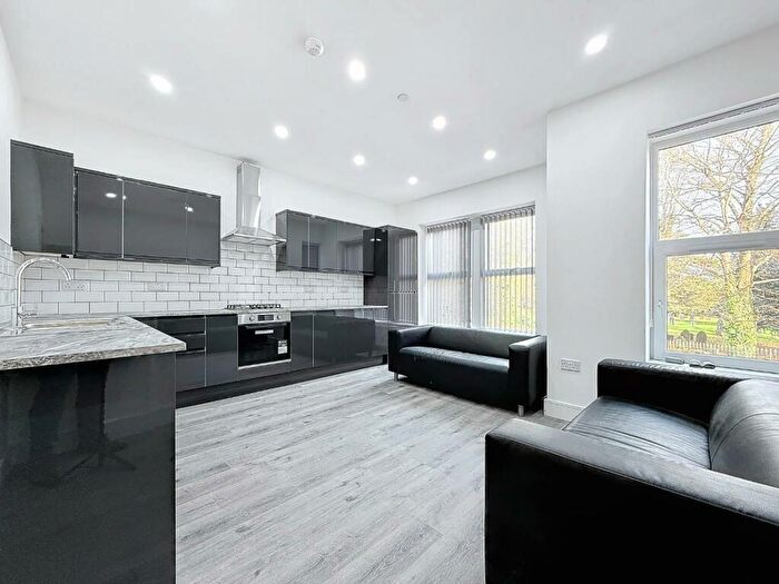 3 Bedroom Flat To Rent In Frist Floor - Whitchurch Road, Heath, Cardiff, CF14