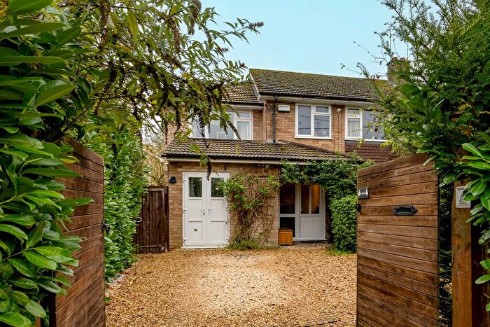 4 Bedroom Semi-Detached House For Sale In Chinnor Road Towersey Thame, Oxfordshire, OX9