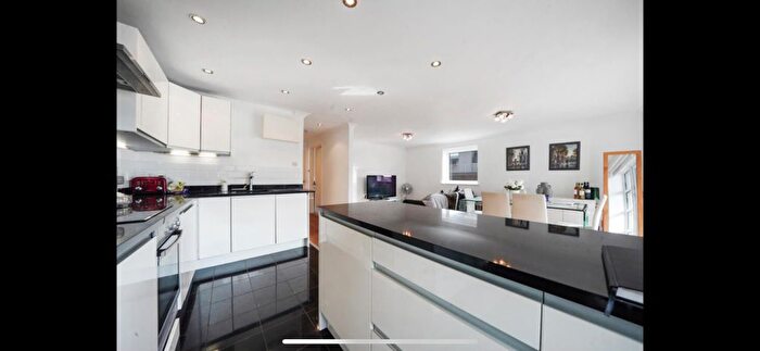 2 Bedroom Flat To Rent In Jardine Road, London, E1W