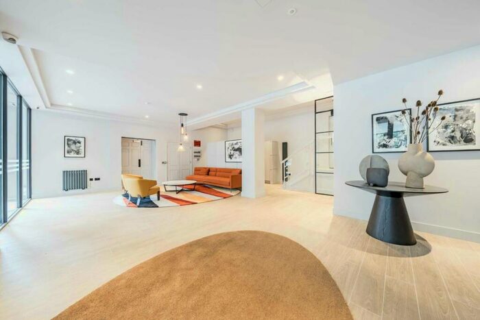 1 Bedroom Flat To Rent In Aldersgate Street, Barbican, EC1A