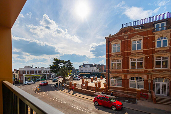 2 Bedroom Apartment For Sale In Broadway, Essex, SS9