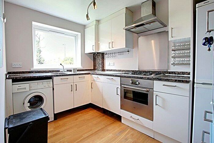 2 Bedroom Apartment To Rent In Gallus Close, London, N21