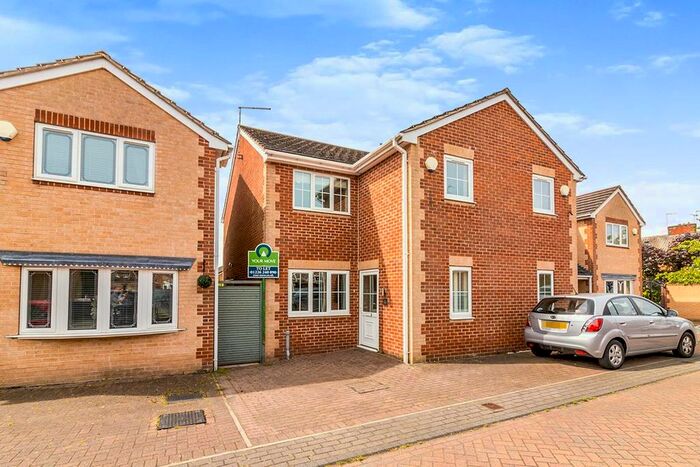 3 Bedroom Semi-Detached House To Rent In Carrwood Close, Worsbrough, Barnsley, South Yorkshire, S70