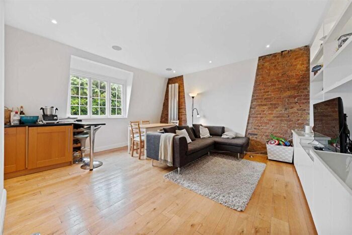 2 Bedroom Apartment To Rent In Holly Hill, Hampstead, NW3