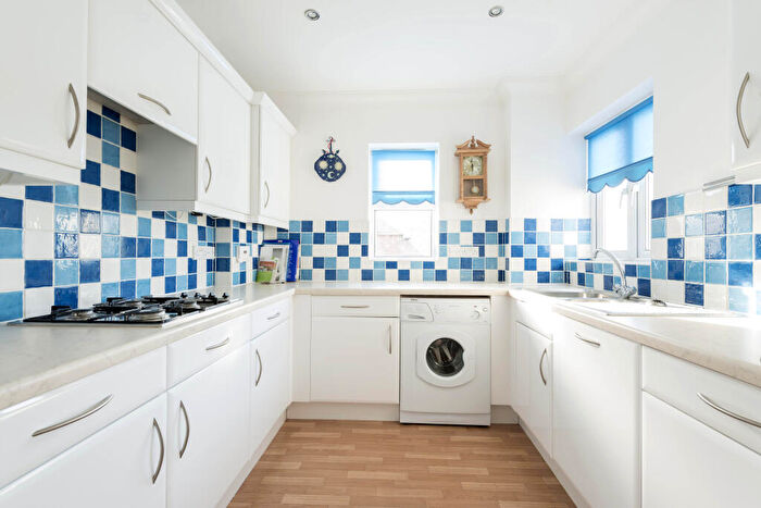 2 Bedroom Apartment To Rent In Heron Close, Preston, DT3