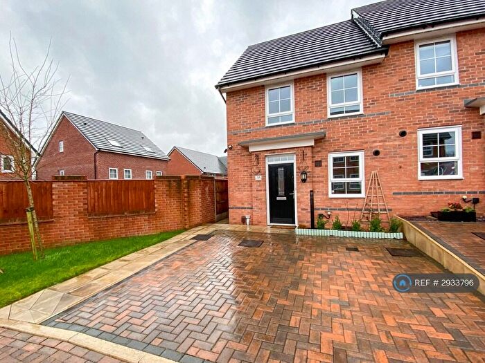 3 Bedroom Semi-Detached House To Rent In Whitewood Road, Worsley, M28